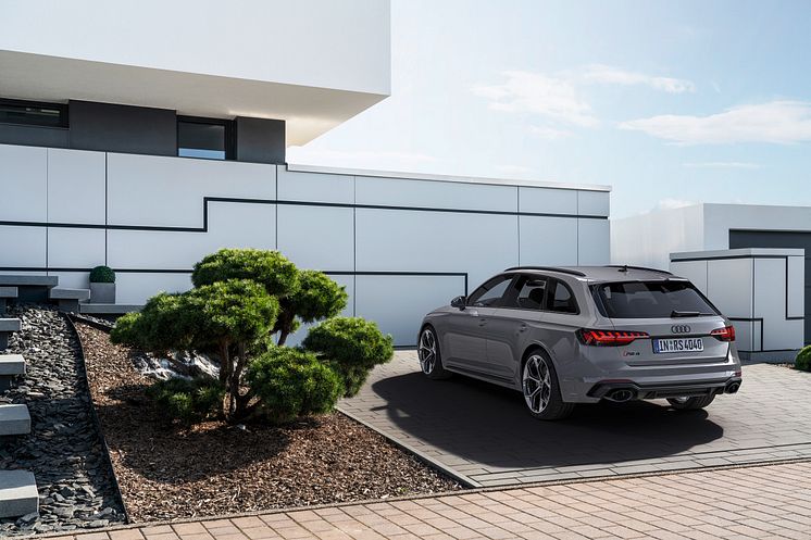 Audi RS 4 Avant med competition plus pakke (Nardogrå)