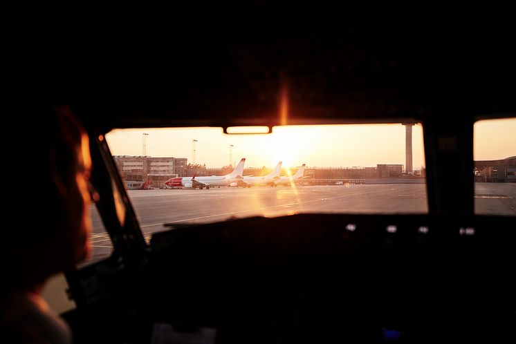 Airport from flightdeck 