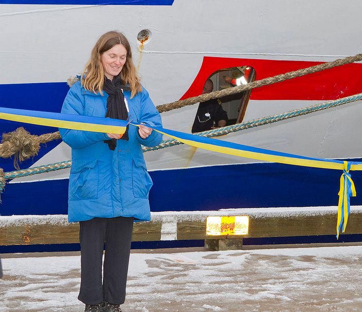 Local Councilor Sofia Bothorp opens a Cavotec shore power unit at Karlskrona Baltic Port