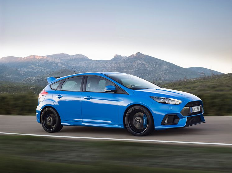 Ford akselerer produksjonen av sportsbiler for Europa når første Focus RS ruller av samlebåndet