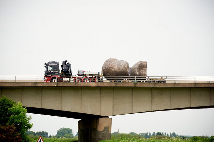 Transport av "Hodet" - kunstprosjekt Marianne Heske