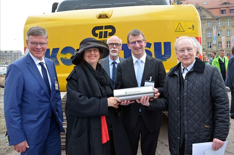 v.l.: Dirk Luthe, Dorothee Dubrau, Karl-Heinz Ellinghausen, Dr. Ingo Seidemann und Prof. Eckhard Gerber bei der Zeremonie