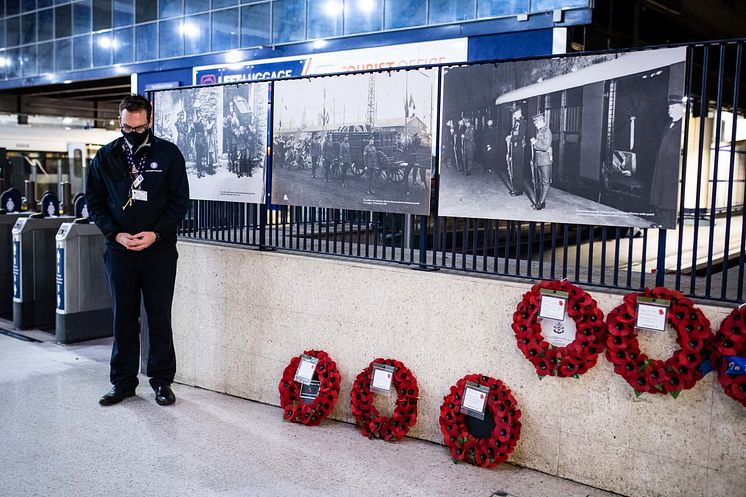 Rail teams honour Unknown Warrior at Victoria 100 years on