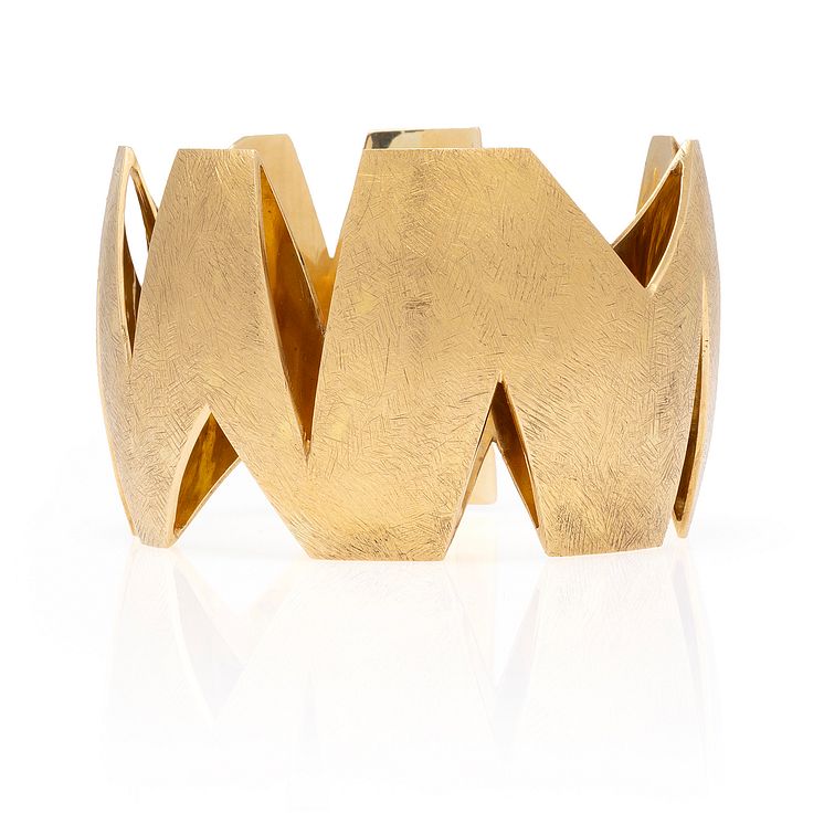 Jytte Kløve- "Kongen" armring af 18 kt. delvist matteret guld. Vurdering- 85.000-90.000 kr..jpeg