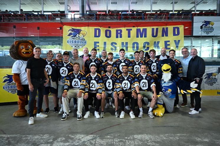 DSC_9897_Vertragsunterschrift.JPG