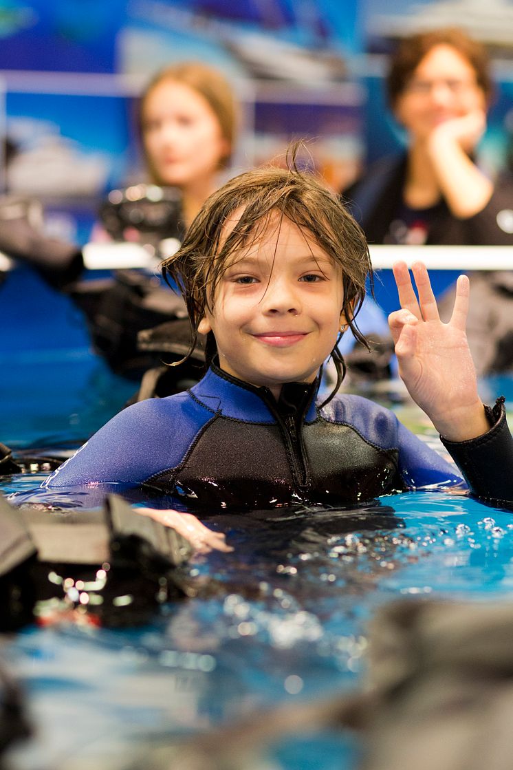 Jonathan Svärd från Eksjö testar Scuba diving