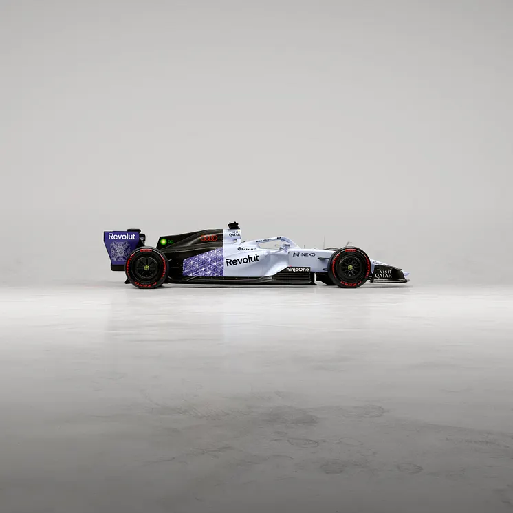 Ifm. Audis første Formel 1-natteløb får både Audi RS 5 og Audi R26 en særlig bemaling inspireret af Singapore by night.
