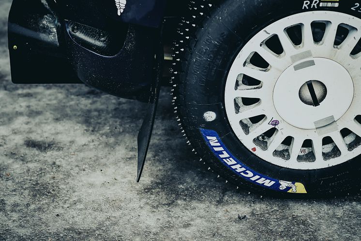 Arbeskos skyddsskor nu med rallydäck från Michelin