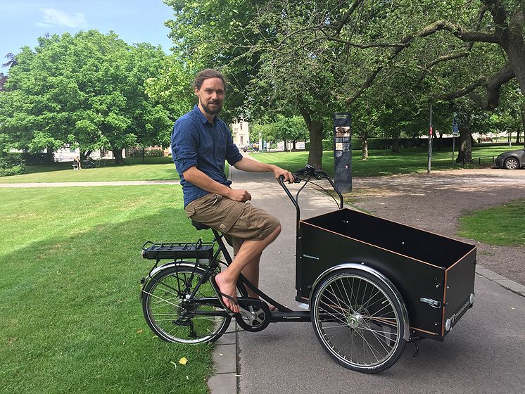 Smidigare med lastcykel för fotograf med tung utrustning