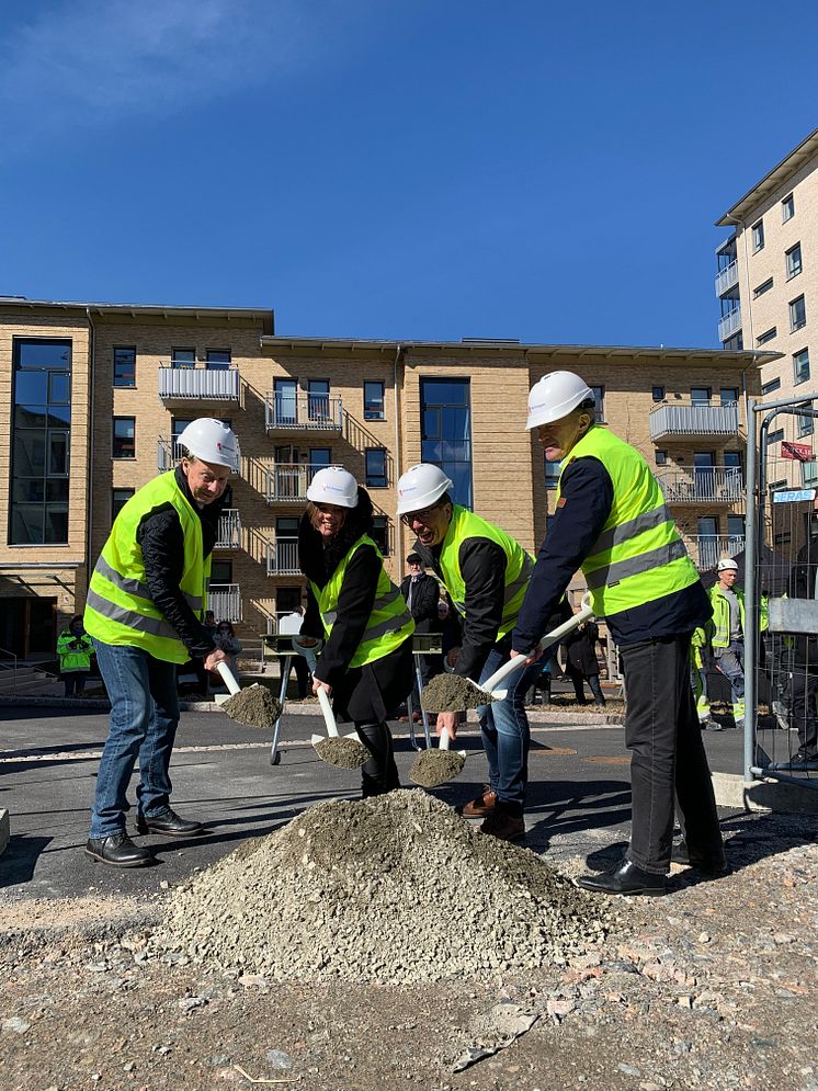 Första spadtaget för Riksbyggens Brf Guldäpplet i Uddevalla