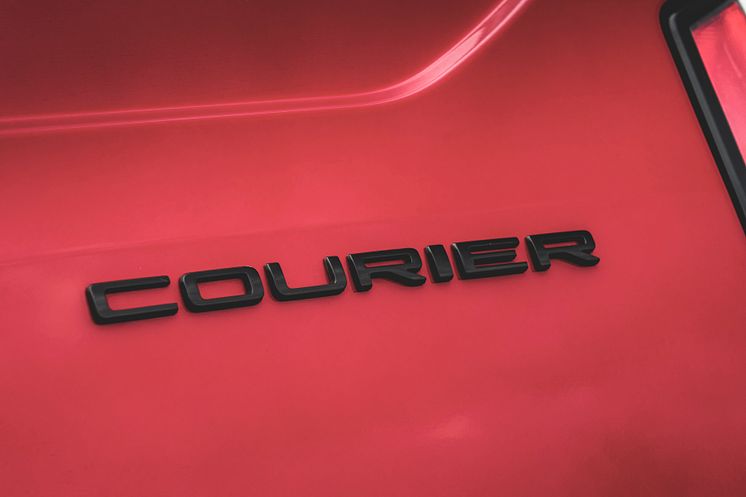 Transit_Courier_Fantastic_Red_016