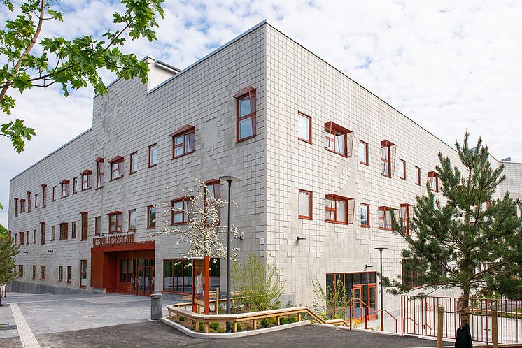 2UtsäljeskolanExteriör20240517_0001.jpg