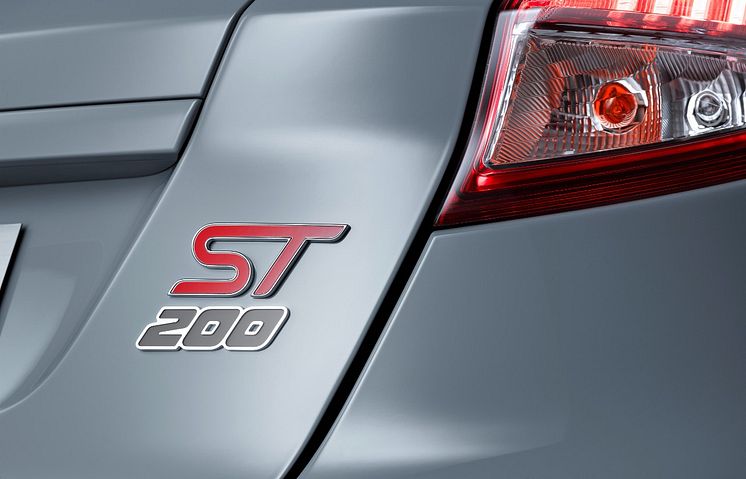 Megérkezik Európába a legütősebb Fiesta izomautó: a Fiesta ST200 látványos stílussal ötvözi a teljesítményt