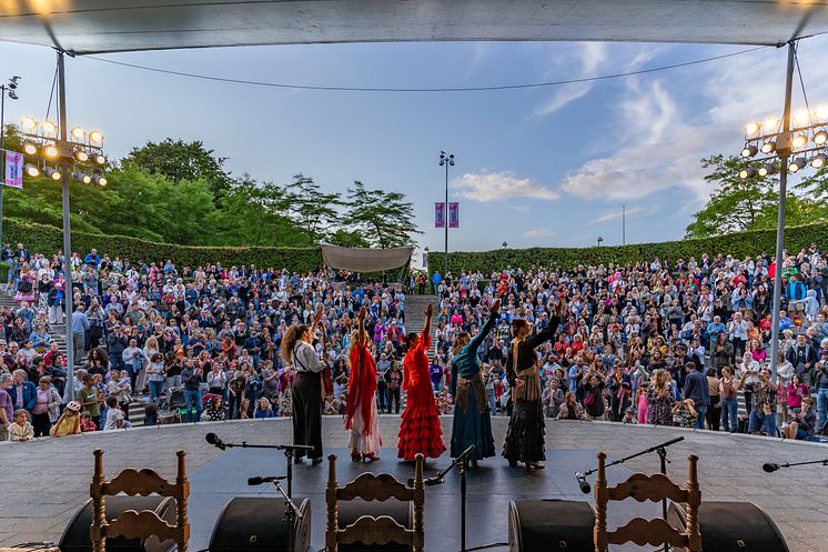 Flamenco Women's Tablao