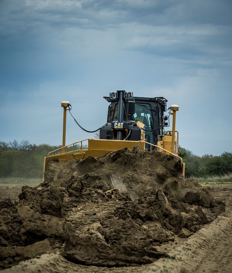 Cat D7E bandschaktare - framifrån i arbete