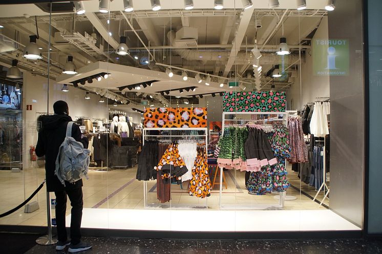 Först i kön inför H&M:s släpp av Kenzo-kollektionen
