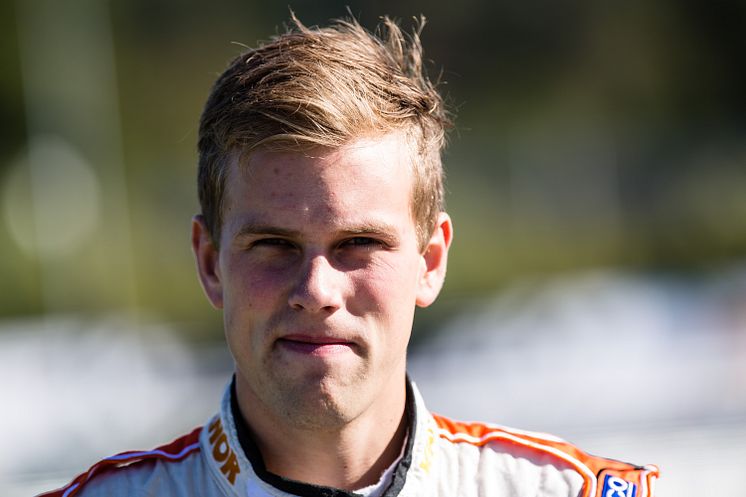 Erik Jonsson klar för fortsättning i STCC 2015.