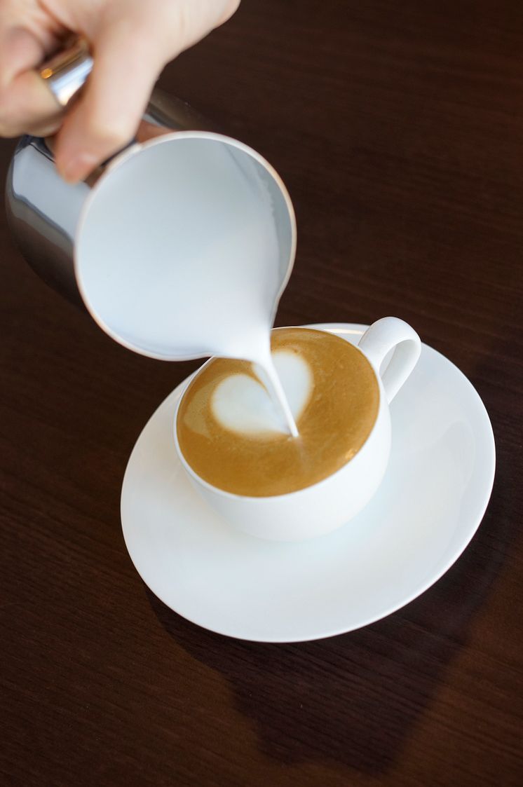 How to make a coffee heart - Step 4