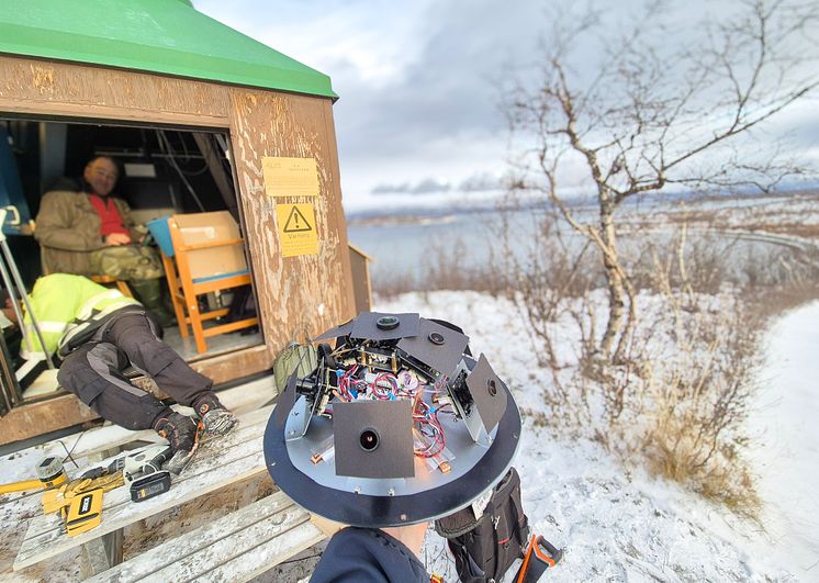 Meteorkamera installeras i Abisko oktober 2024_Foto_Daniel Kastinen.jpg