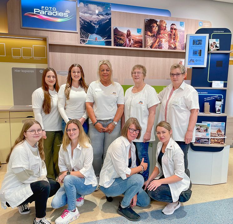 Teamfoto dm-Markt Dortmund-Aplerbeck.jpg