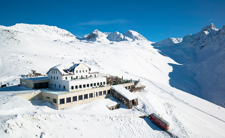 Romantik Hotel Muottas Muragl Aussenansicht Engadin St. Moritz Mountains AG  Daniel M