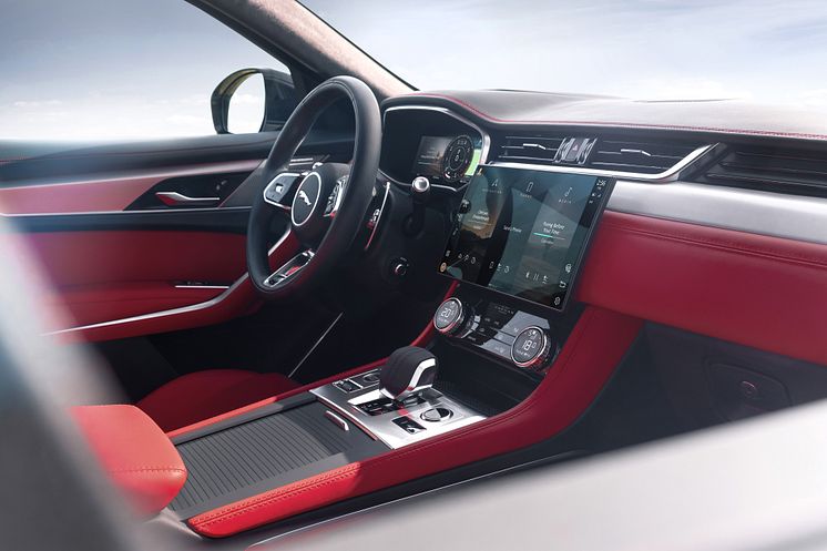 Jag_F-PACE_21MY_03_Location_Interior_12_150920