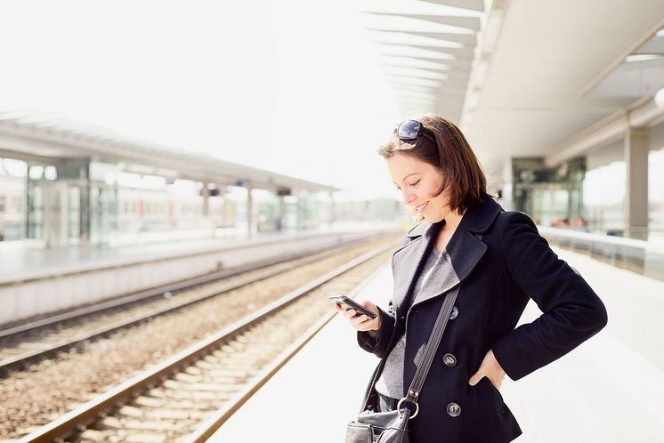 Presentation-Travel - Using Smartphone at Railway Station