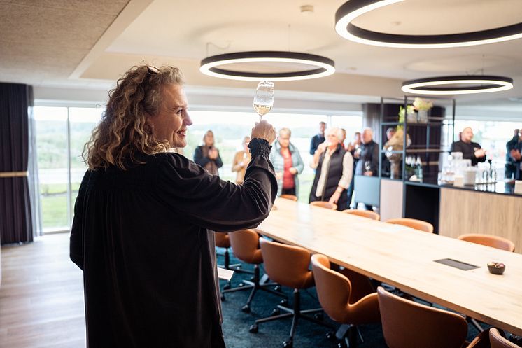 CEO i HimmerLand Mette Ravn holdt tale for de fremmødte gæster til åbningen (3)