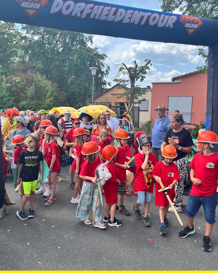 Auch viele Kinder halfen bei der Dorfheldentour mit. 