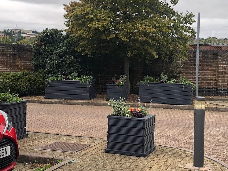 Luton Airport Parkway station planting