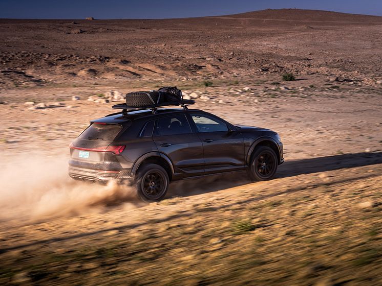 Audi Q8 e-tron edition Dakar