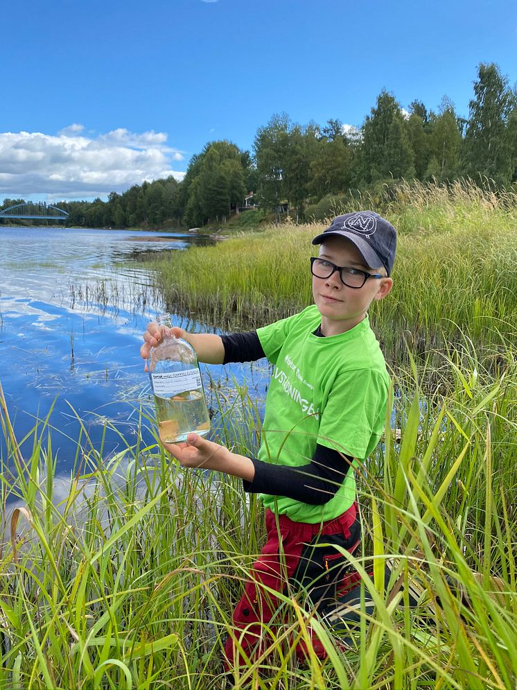 Vattenprovtagning för analys av mikroplaster. Ljusnan