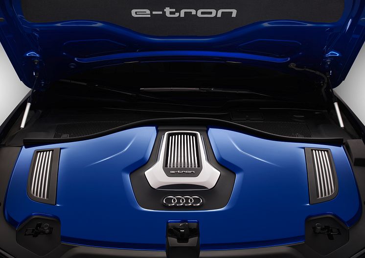 Audi A6 L e-tron (Chinese market) bonnet