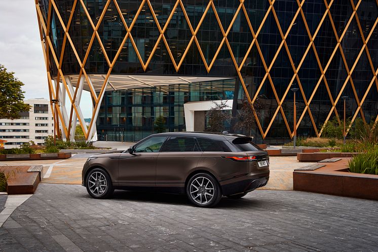 RR_Velar_22MY_SV_Bespoke_Tourmaline_Brown_Exterior_GP_180821_002