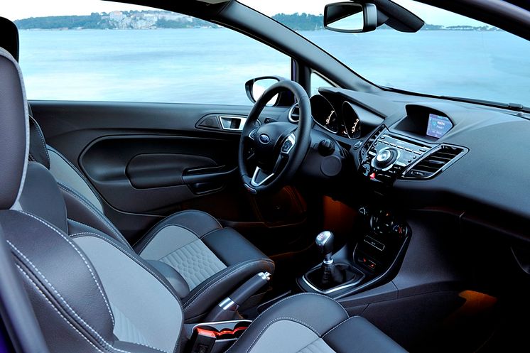 A Ford Fiesta ST ezentúl ötajtós karosszériával is kapható; a még praktikusabb autó változatlanul kategória első teljesítményt kínál
