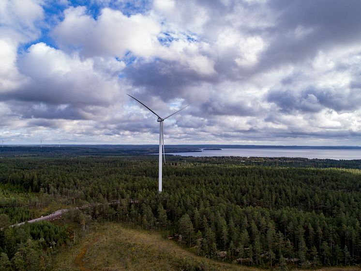 Ytterbyggs vindkraftverk  i Slottsbol, Laxå