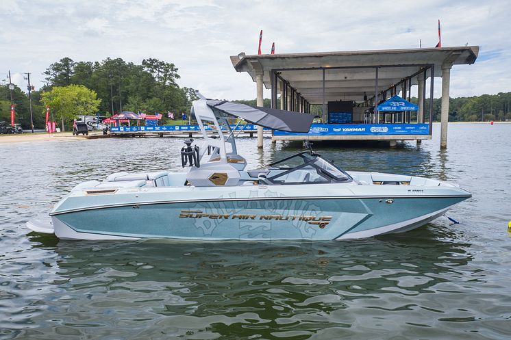 Hi-res image - YANMAR - YANMAR, Mastry, and Nautique have developed an innovative solution based on the YANMAR 8LV370 marine diesel engine for the wake sports boating sector