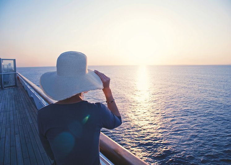 Tallink_Silja_Mood_Frauen_Midnight sun on board Silja Serenade