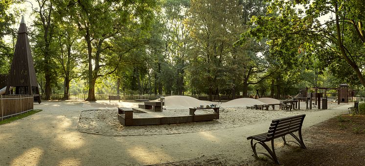 Lekplats i en stadspark.jpg