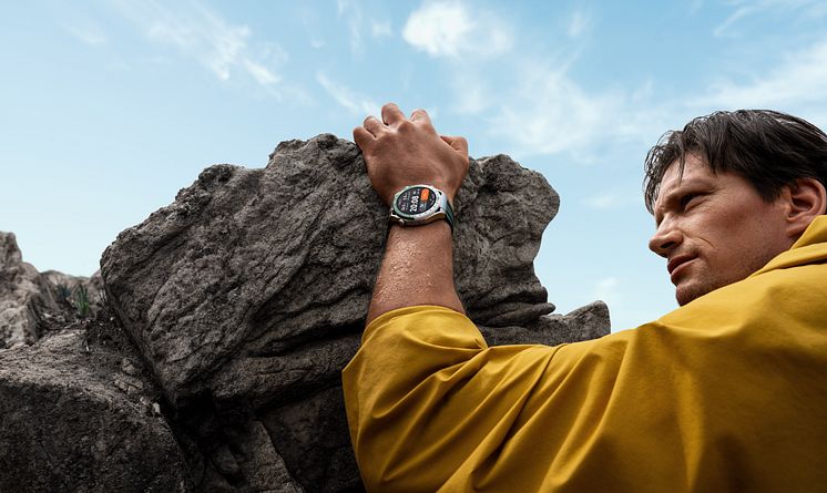 Huawei Watch Ultimate_creative shots_outdoor 3_EN_JPG_0829.jpg