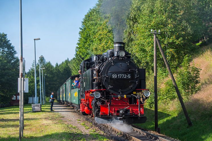 Fichtelbergbahn_Cranzahl_Oberwiesenthal_Familie_Foto TVE_GeorgUlrichDostmann100