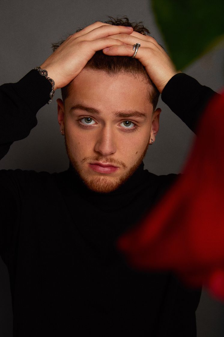 Bazzi-2018-Press-Photo-5-Photo-Credit-Bryant-1