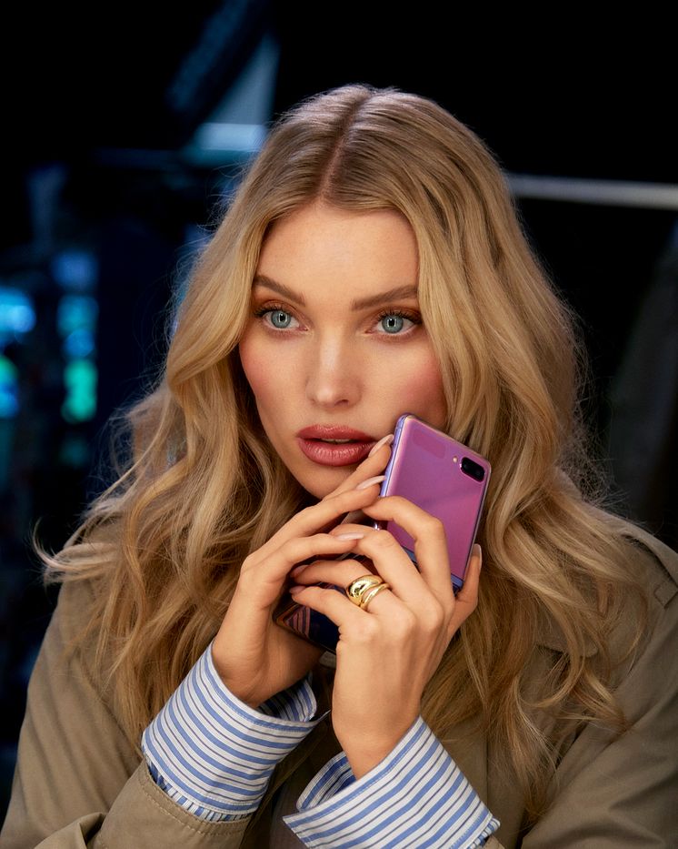 Flip it – Supermodellen Elsa Hosk ambassadör för Samsungs nya vikbara telefon_4