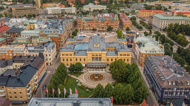 Drönarbild över Stadshusparken, Stadshuset och Stora torget - stor (962056)