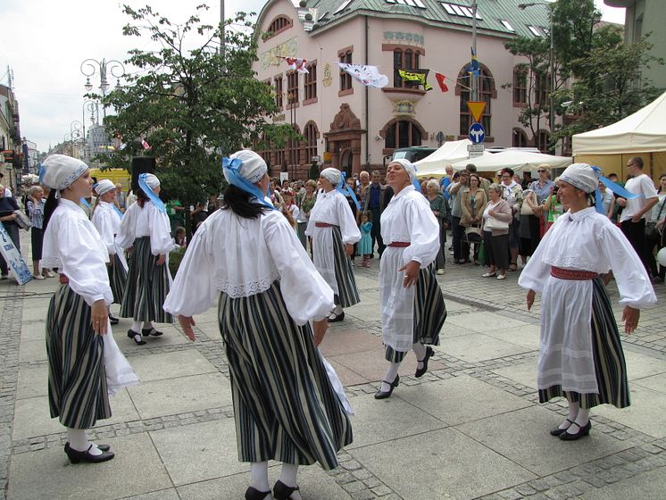 Rekordmånga europeiska folkdansare och musiker till Helsingborg i sommar.