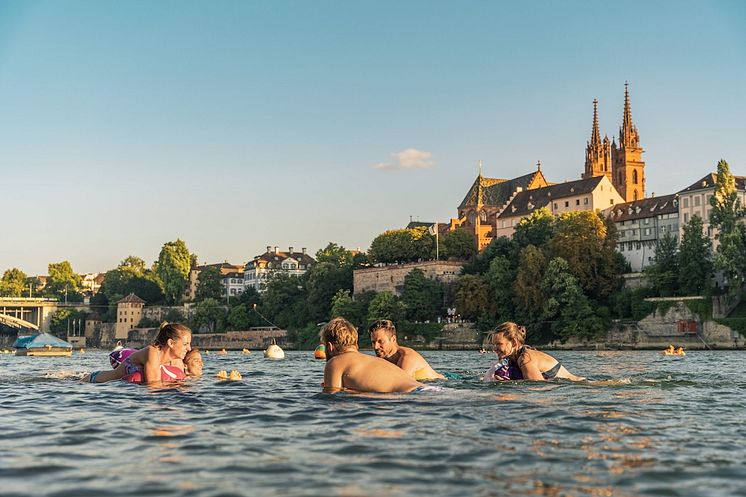 Rheinschwimmen in Basel