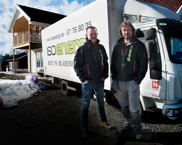 Børre Finsrud, til høyre, og kollega Frode Næss har en målsetting om at Isoenergi AS snart skal bli en riksdekkende løsullsentreprenør. 