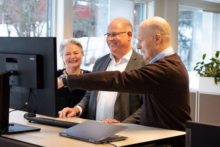 Fra høyre Jan Eric Elleri, Trond Fladvad, Nan Evy Stende