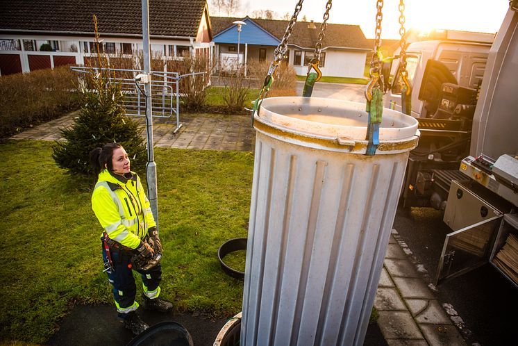 Tömning av underjordsbehållare