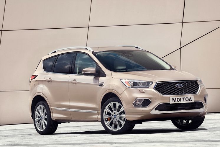 2016FordKuga_Vignale_03